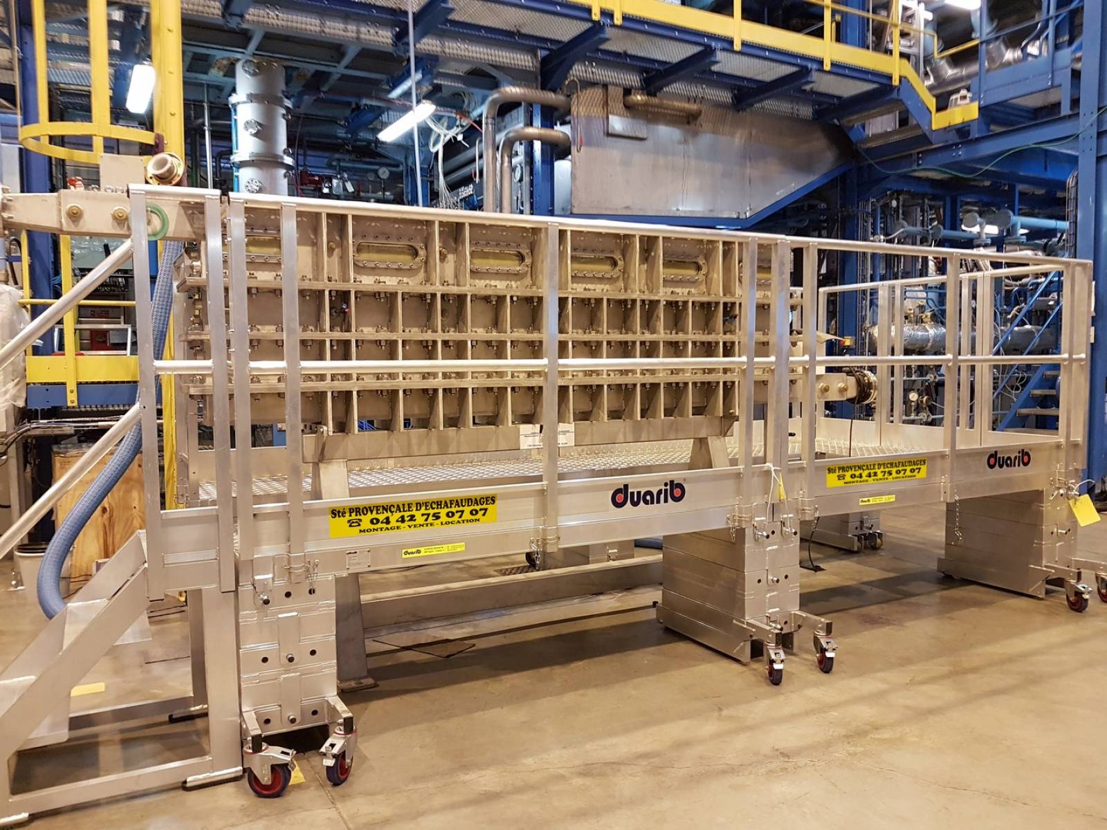 plateforme sur plots roulante pour machine