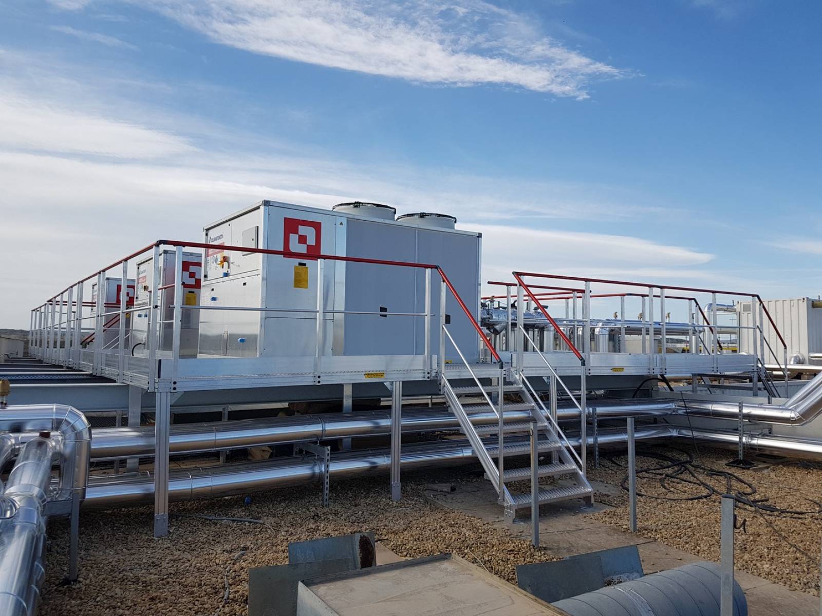 Élaboration d'une plateforme destinée à l'accès et à l'entretien de trois thermo-pompes.