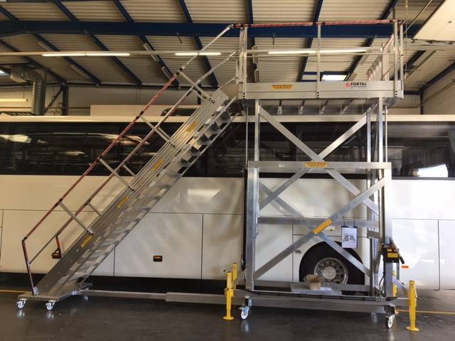 escalier mobile sur bus par SPE