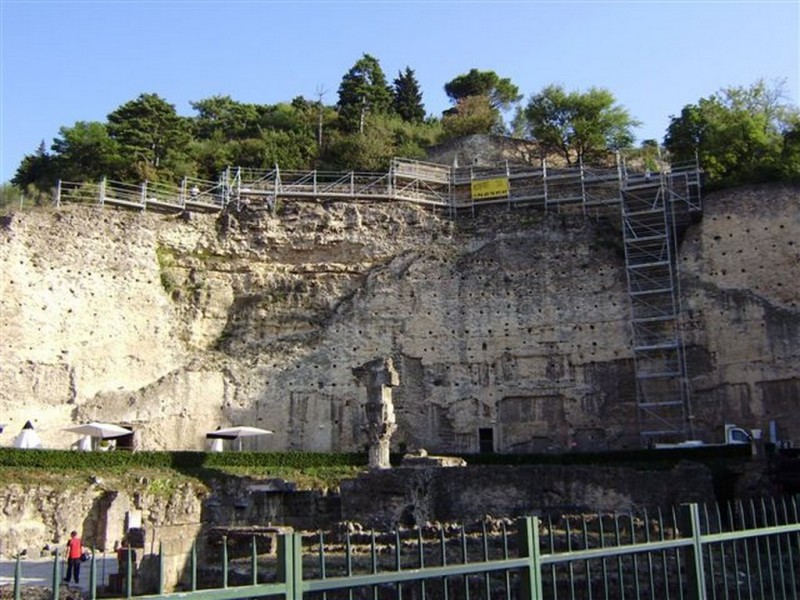 MONTAGE D'ECHAFAUDAGE THEATRE ANTIQUE D'ORANGE 84