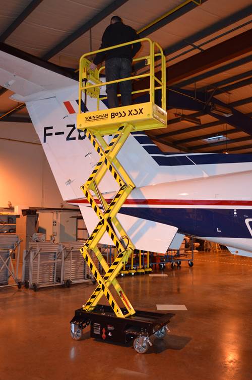 NACELLE POUR L'ENTRETIEN DES AVIONS DES DOUANES FRANÇAISES