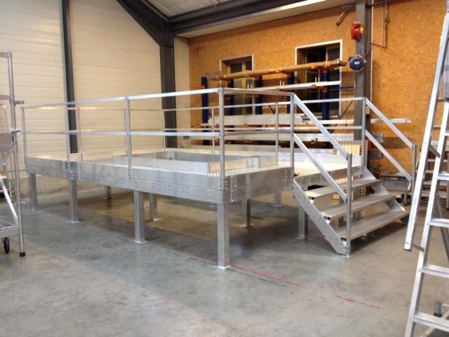 PASSERELLE D'ENTRETIEN DES MACHINES