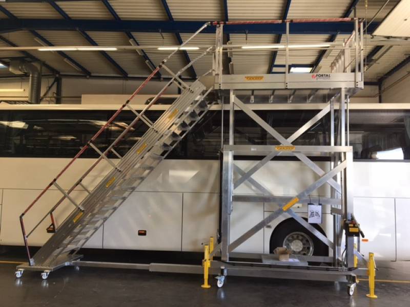 escalier mobile sur bus par SPE