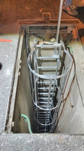 POSE D'UNE CRINOLINE DANS UN LIEU ETROIT A CANNES