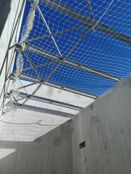 Pose de filet dans le secteur du batiment