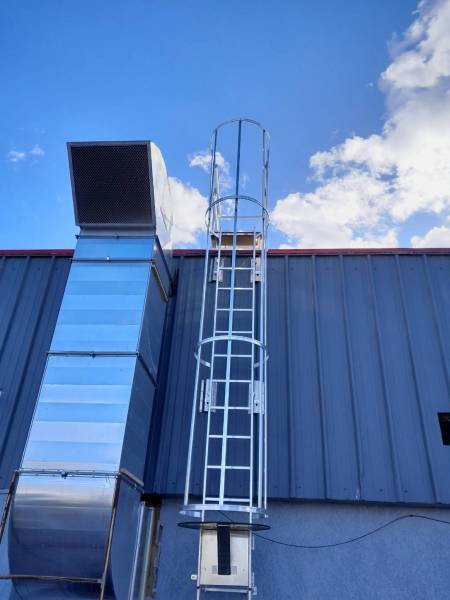 Echelle à crinoline accès toiture