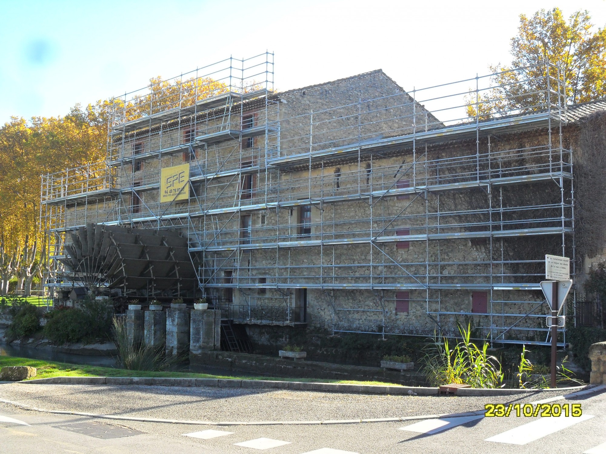 ECHAFAUDAGE POUR TRAVAUX FACADE ET TOITURE LA TAILLADE