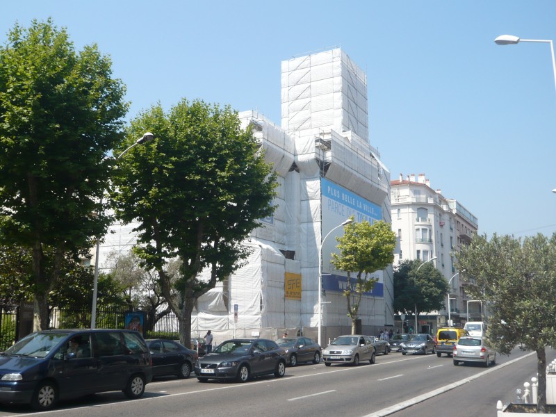 MONTAGE D'ECHAFAUDAGE AVEC BACHE THERMORETRACTABLE TOULON