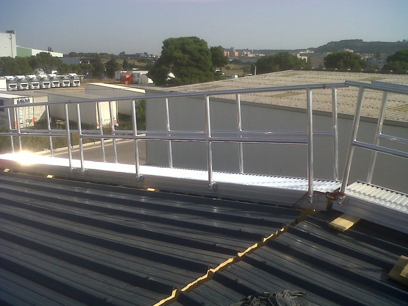 FOURNITURE DE PASSERELLE EN ALUMINIUM GRUTABLE SPE