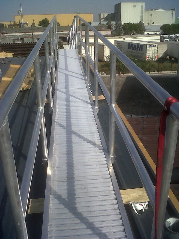 PASSERELLE LONGUE PORTÉE ALUMINIUM SPE