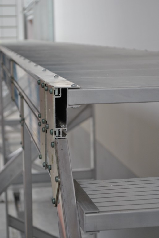 DETAIL DE LA PASSERELLE DE FRANCHISSEMENT