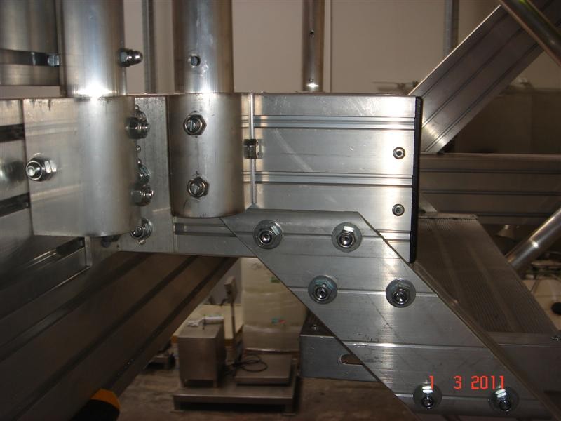 Escalier d'accès à l'extrémité d'un industriel