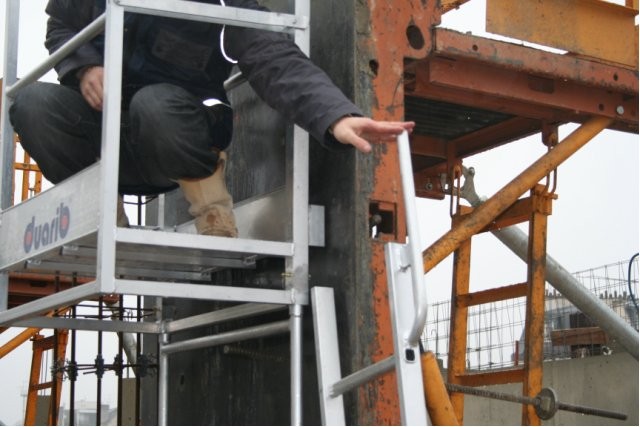 Plateforme  ajustable entre banche