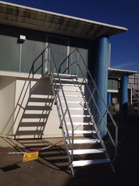 Escalier d'accès industriel