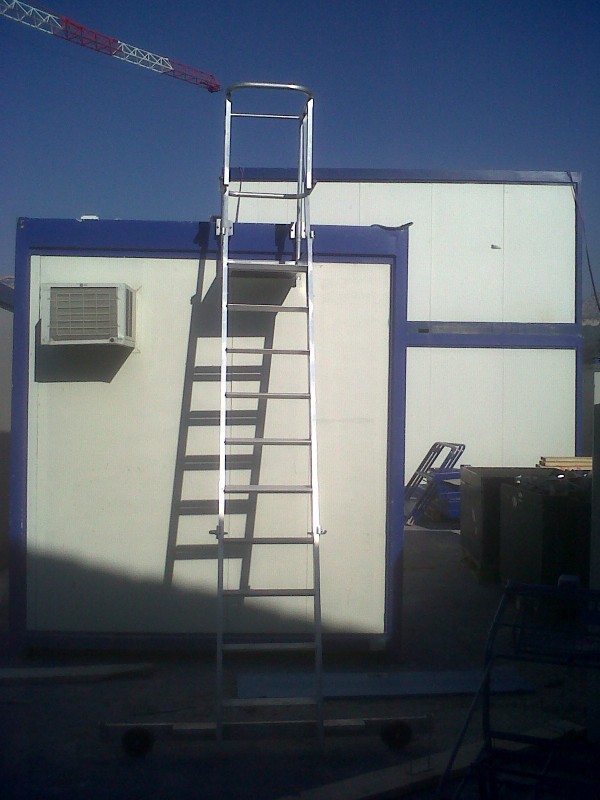 FOURNITURE D'ECHELLES ACCES SUR ALGECO EN PROVENCE