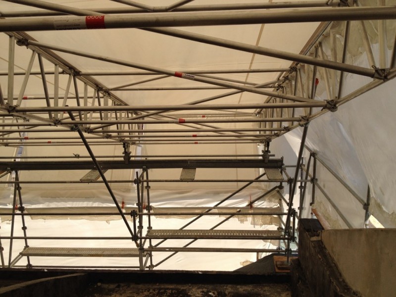 STRUCTURE D' ÉCHAFAUDAGE EN PARAPLUIE