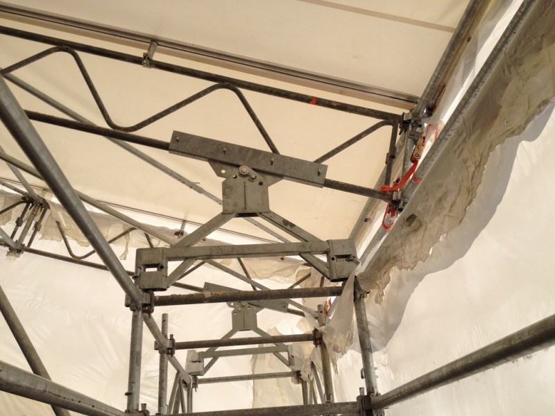 STRUCTURE D' ÉCHAFAUDAGE EN PARAPLUIE à L’OPÉRA DE MARSEILLE