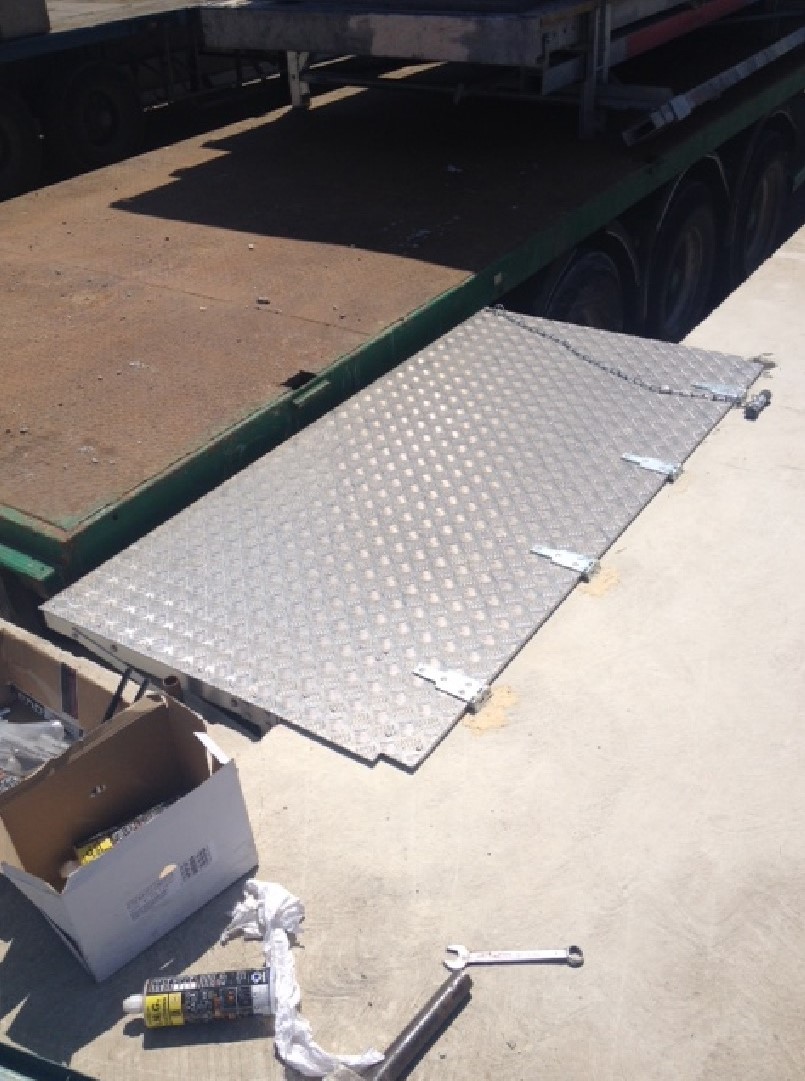 PASSERELLE HAYON DE QUAI DE DÉCHARGEMENT