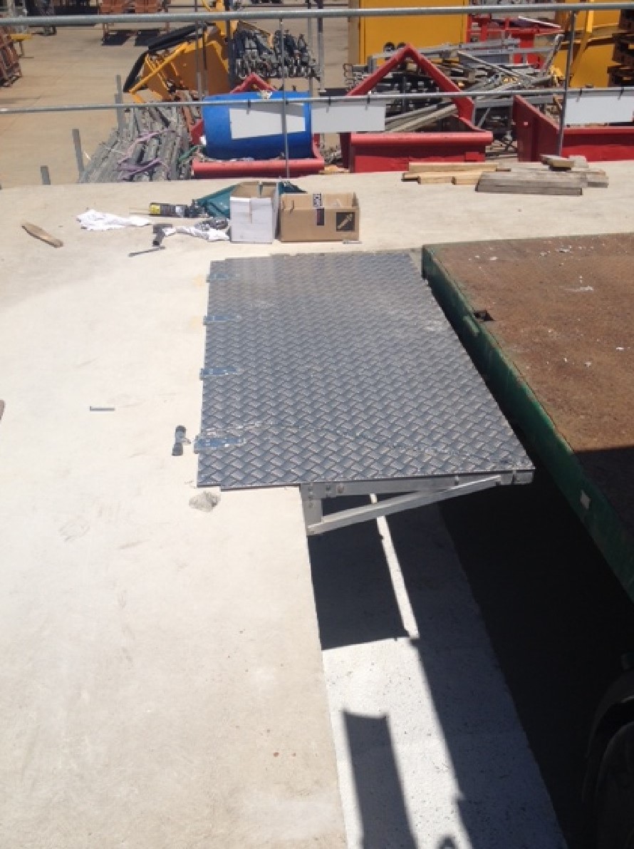 HAYON CAMION QUAI DE DECHARGEMENT