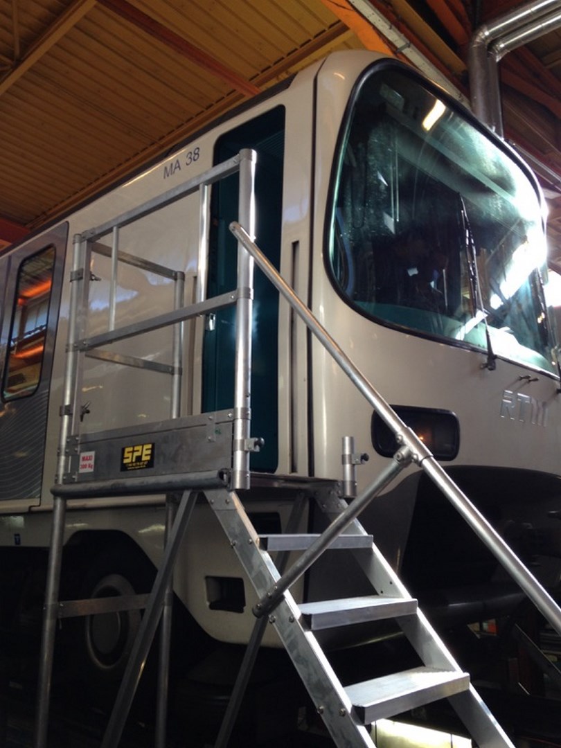 escalier acces wagon RTM