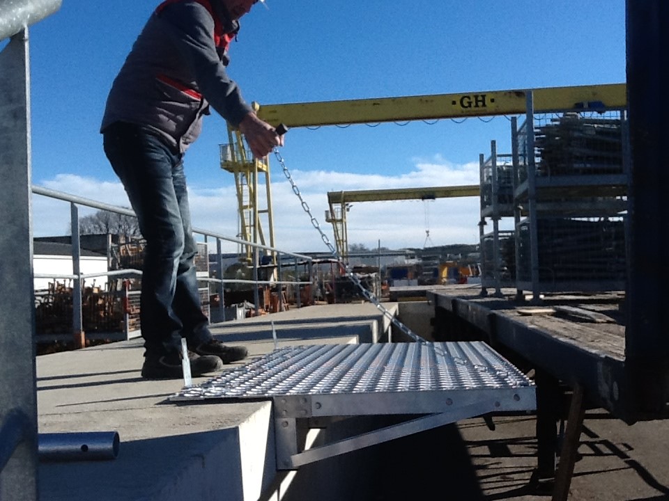 HAYON SPECIFIQUE QUAI DE CAMION