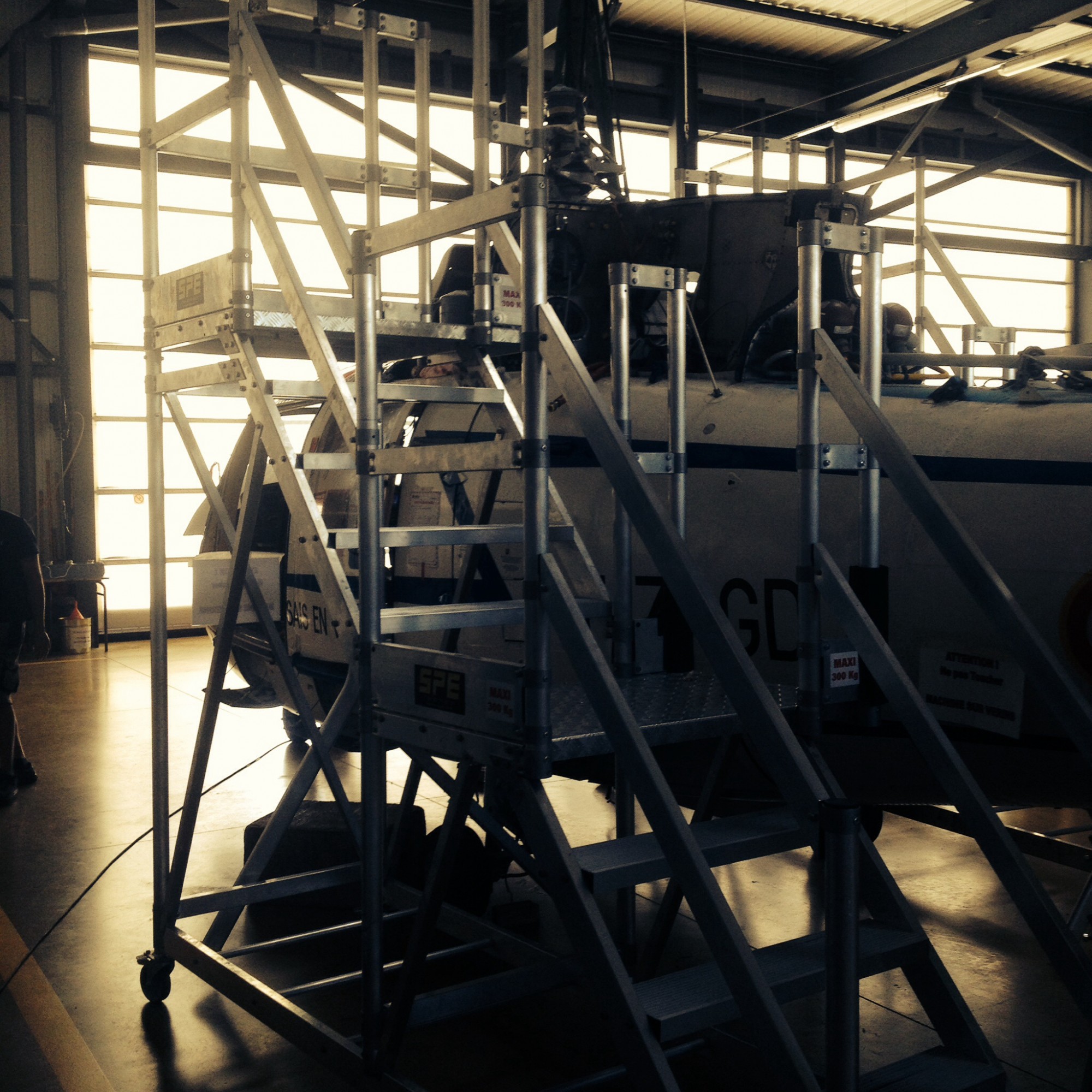 PASSERELLE D'ENTRETIEN POUR HÉLICOPTÈRE